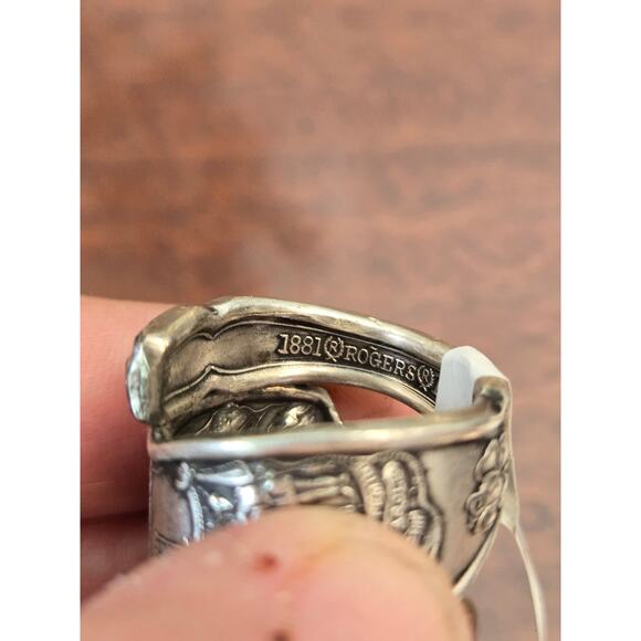Vintage 1881 Rogers brand  Silver Plated Maryland Spoon Ring Size 8 wrap around - Picture 5 of 5